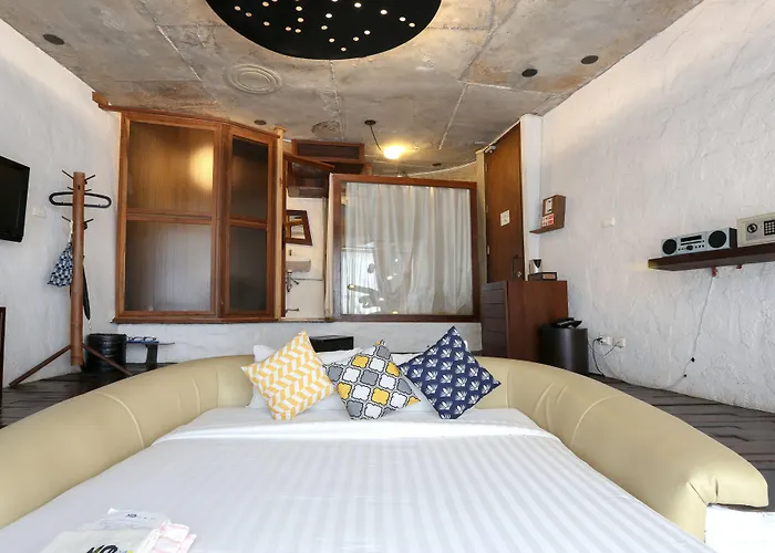 Mo Rooms